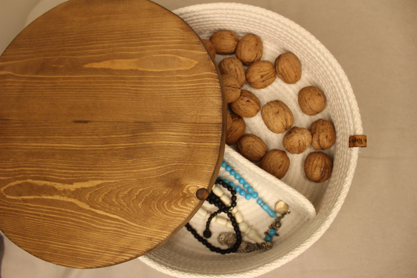 Set of 2 baskets with wood lid