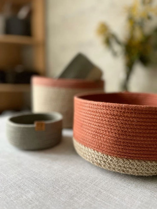 Three-quarter woven basket