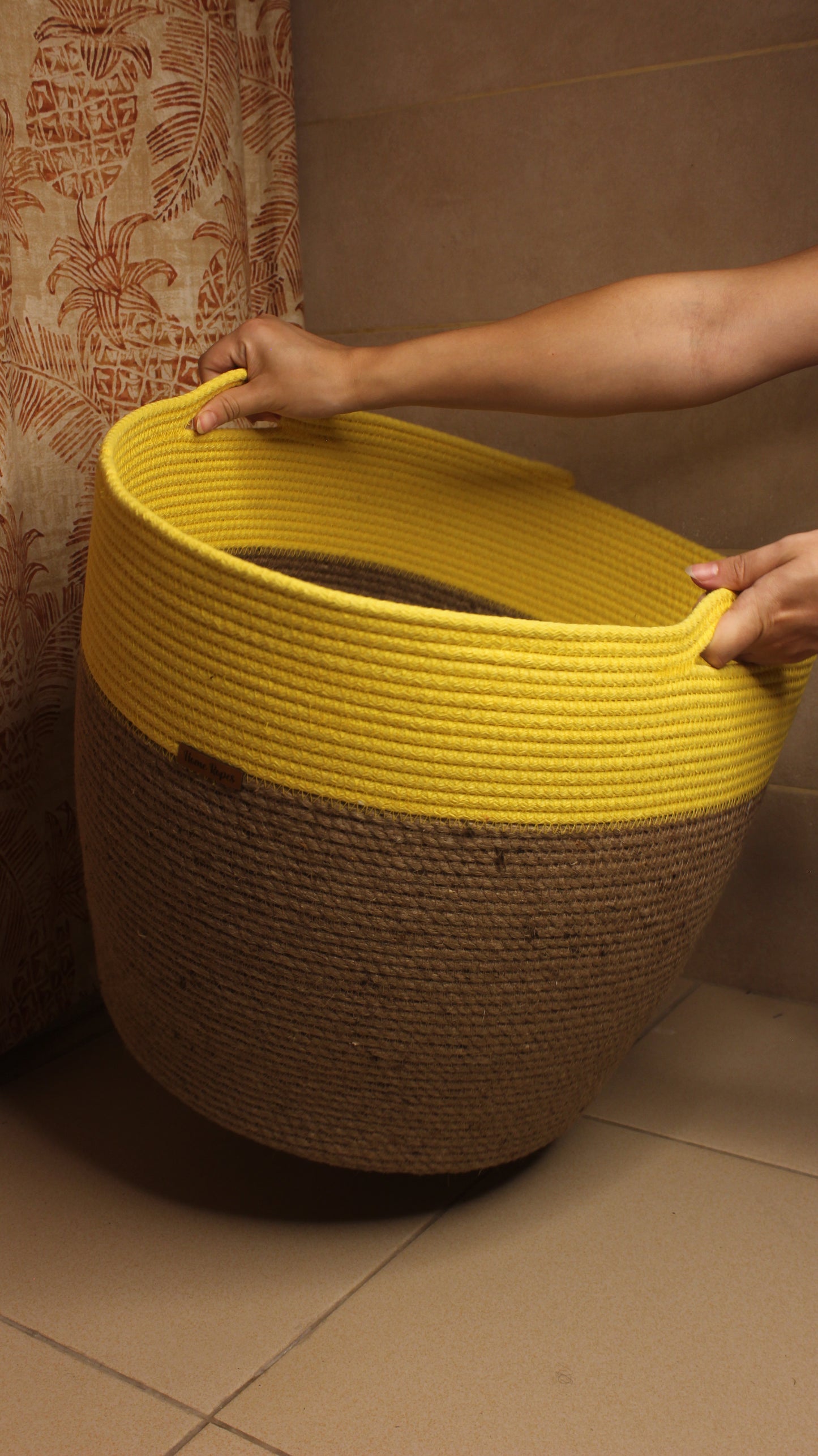laundry basket with handle