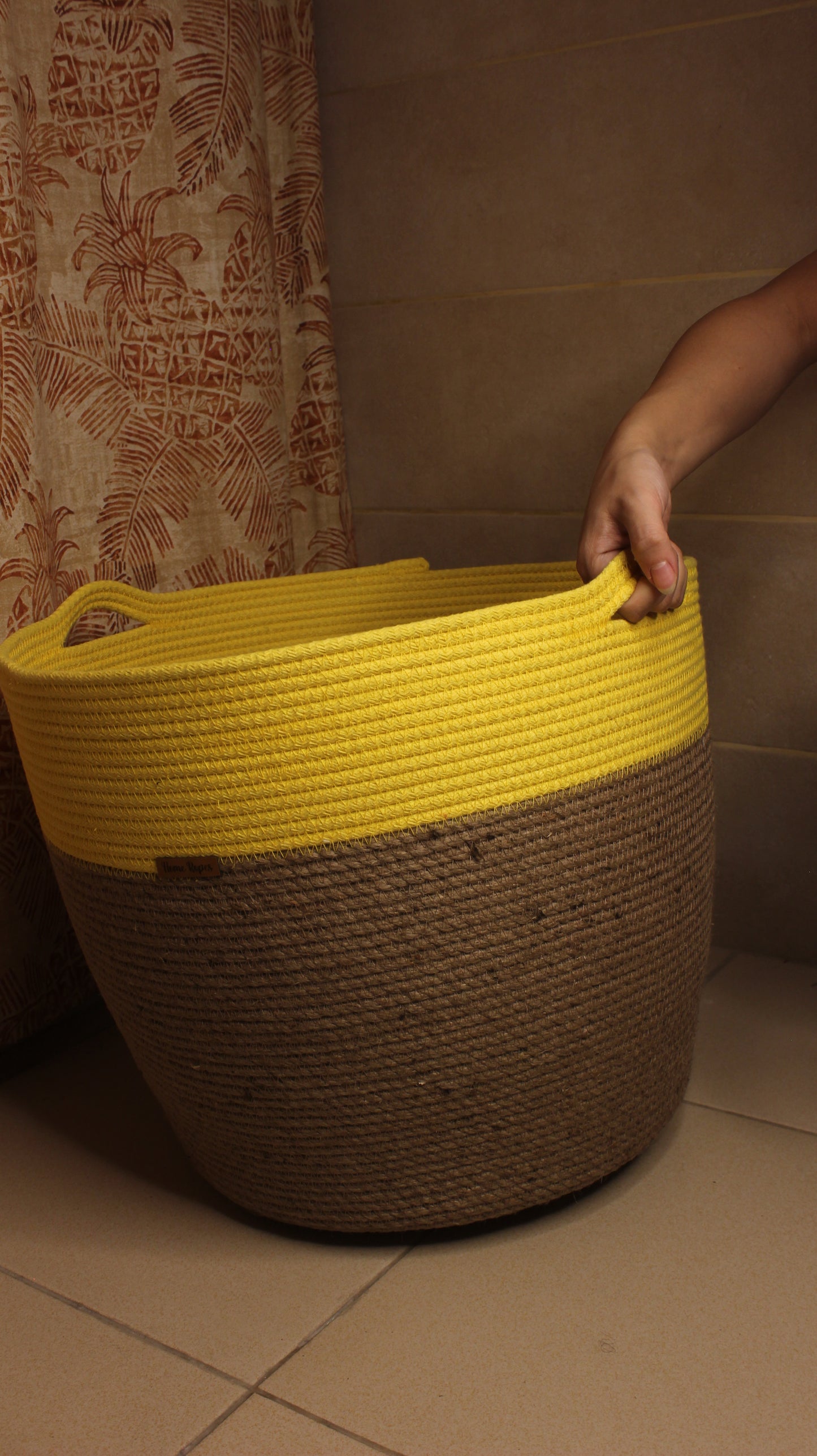laundry basket with handle