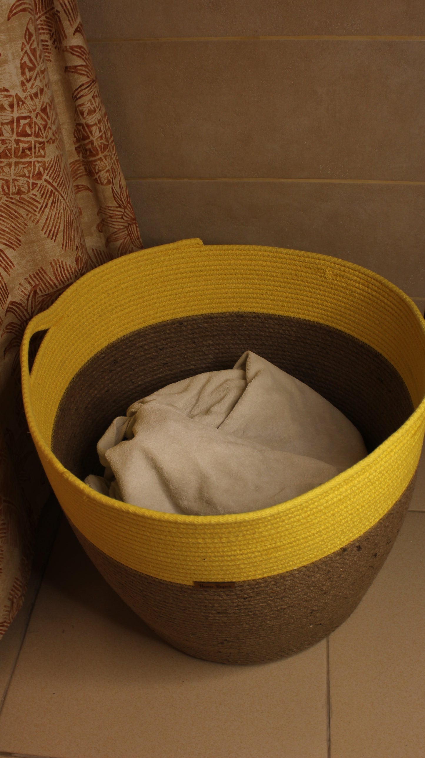 laundry basket with handle