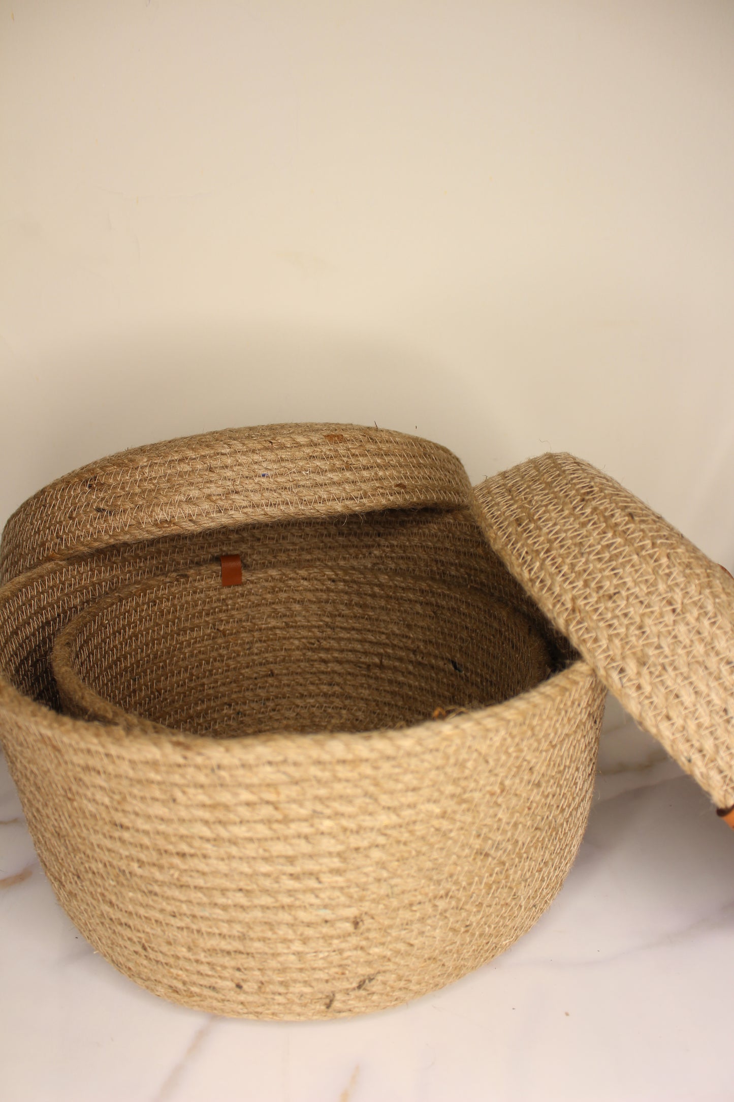 Set of 2 baskets with lid