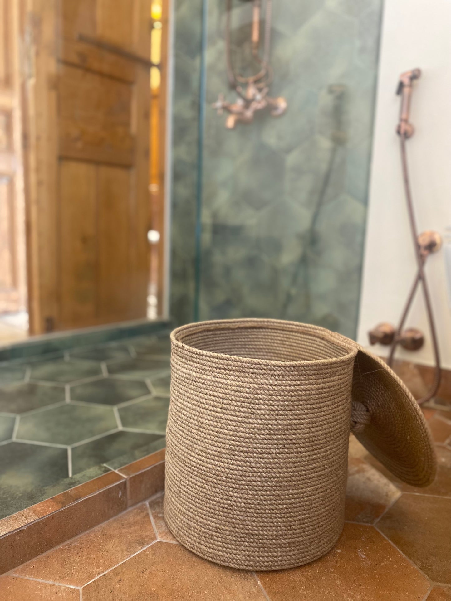 Trash Basket With Lid